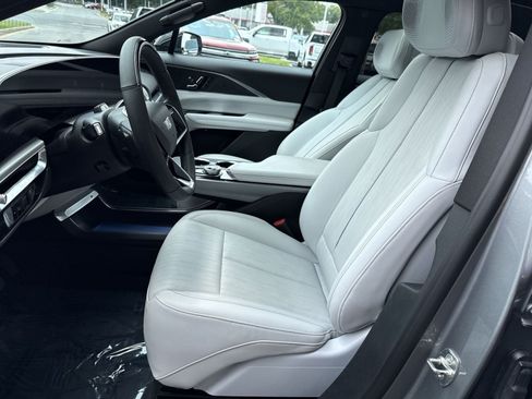 Used 2024 Cadillac Lyriq Luxury AWD/4WD image 12