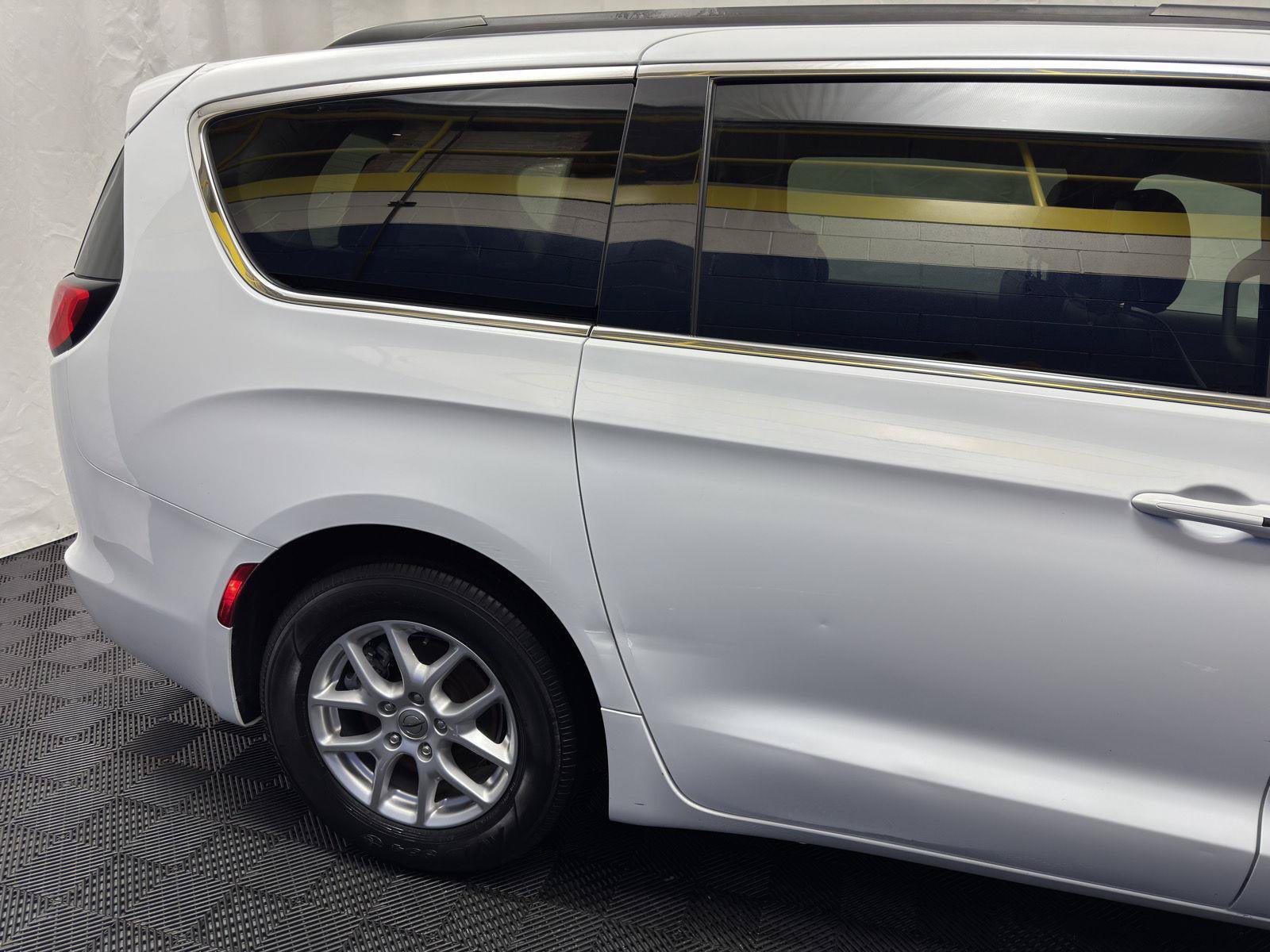 Used 2021 Chrysler Voyager Lxi FWD image 10