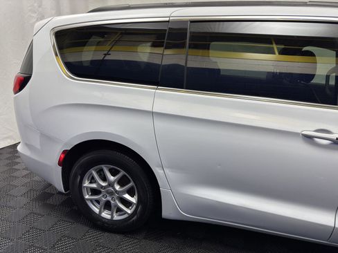Used 2021 Chrysler Voyager Lxi image 10