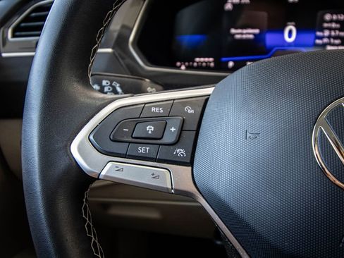 Used 2023 Volkswagen Tiguan SE image 35