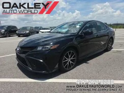 Used 2021 Toyota Camry SE FWD image 1