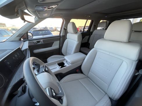 Used 2024 Hyundai Santa Fe Calligraphy image 18