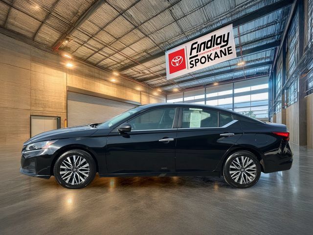 Used 2025 Nissan Altima 2.5 SV FWD image 3