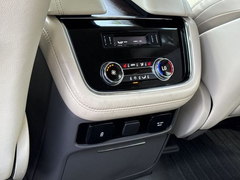 Used 2021 Lincoln Navigator Reserve w/ Luxury Package AWD/4WD image 17