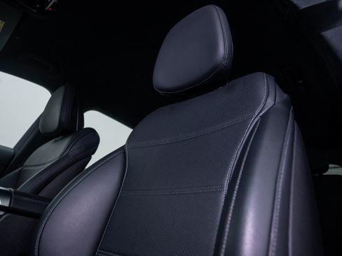 Used 2025 Mercedes-Benz GLC 300 4MATIC image 20