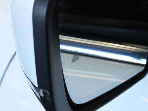 Used 2023 Maserati Levante GT AWD/4WD image 9