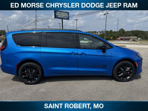 New 2027 Chrysler Pacifica Select AWD/4WD image 7