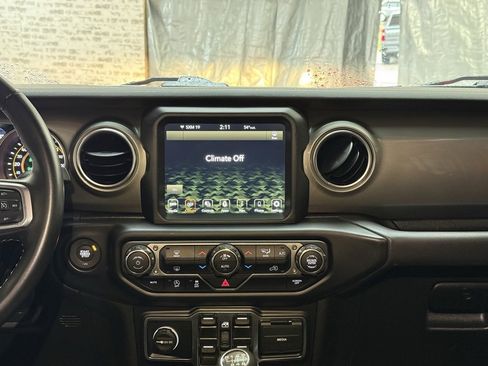 Used 2022 Jeep Gladiator Overland image 14