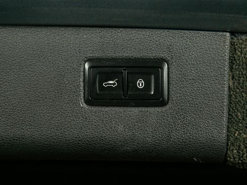 Used 2019 Bentley Bentayga AWD/4WD image 21