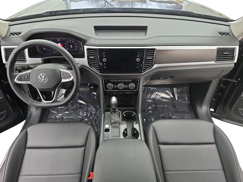Certified 2023 Volkswagen Atlas SE image 9