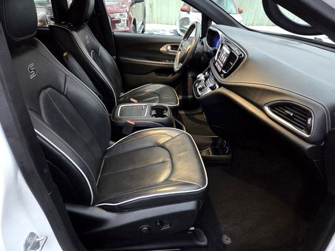 Used 2018 Chrysler Pacifica Limited w/ Advanced Safetytec Group image 20