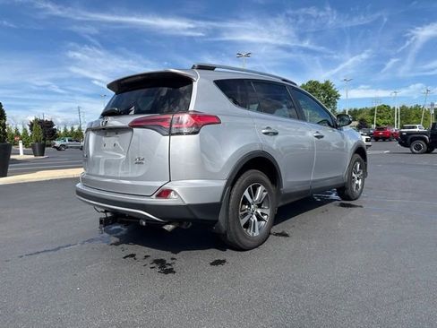 Used 2018 Toyota RAV4 XLE AWD/4WD image 6