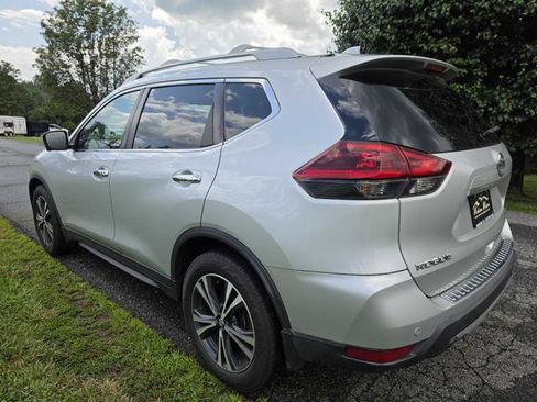 Used 2019 Nissan Rogue SV w/ Premium Package FWD image 8