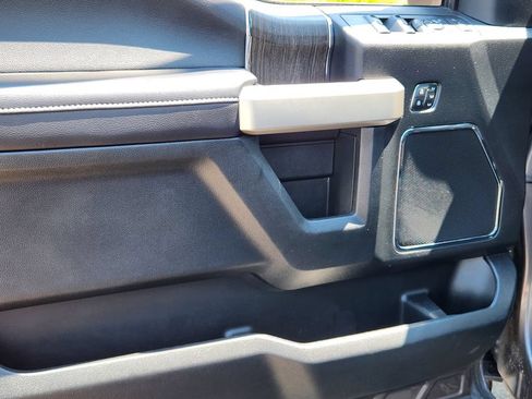 Used 2021 Ford F250 Lariat w/ Lariat Value Package AWD/4WD image 16