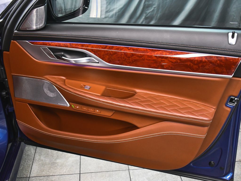 Used 2022 BMW ALPINA B7 xDrive w/ Luxury Rear Seating Package AWD/4WD image 26