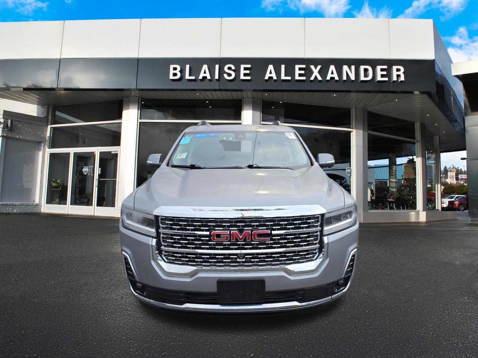 Used 2023 GMC Acadia Denali w/ Denali Technology Package AWD/4WD image 9