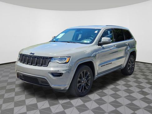 Used 2021 Jeep Grand Cherokee Laredo X AWD/4WD image 2
