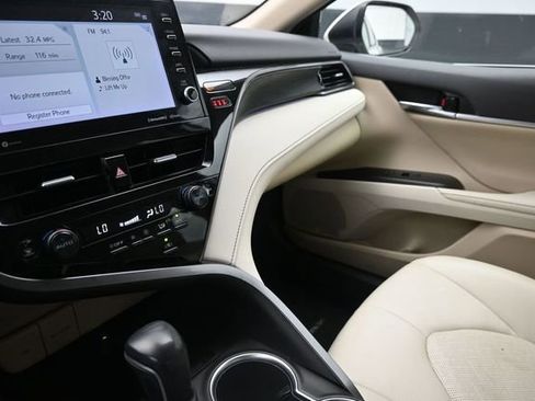 Used 2022 Toyota Camry XLE FWD image 29