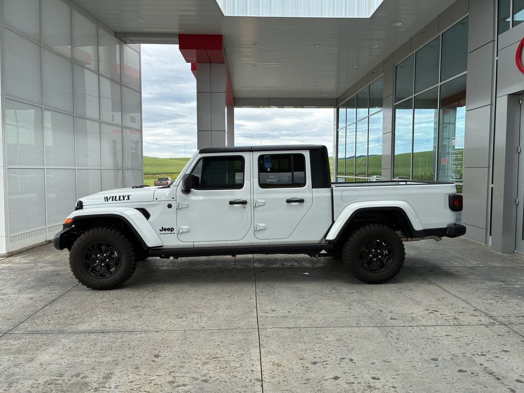 Used 2023 Jeep Gladiator Sport AWD/4WD image 4