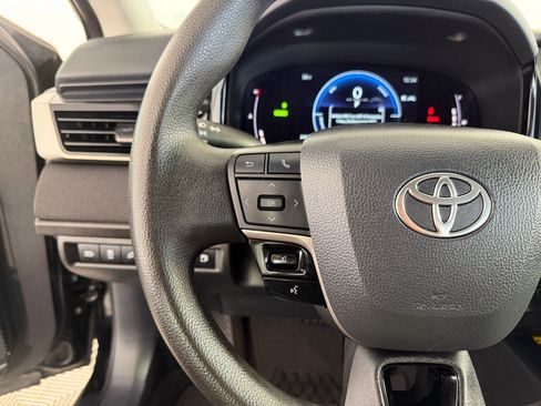 Used 2025 Toyota Camry LE image 15