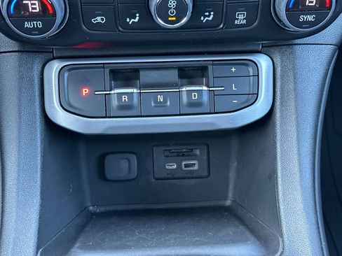 Used 2023 GMC Acadia SLT w/ Elevation Edition image 23