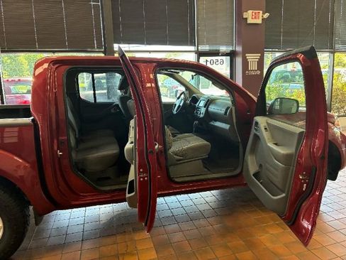 Used 2019 Nissan Frontier SV image 12