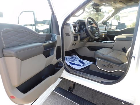 New 2026 Ford F250 Platinum w/ Platinum Plus Package image 10