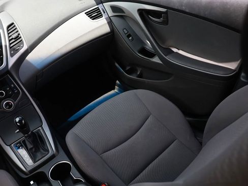 Used 2015 Hyundai Elantra SE FWD image 14