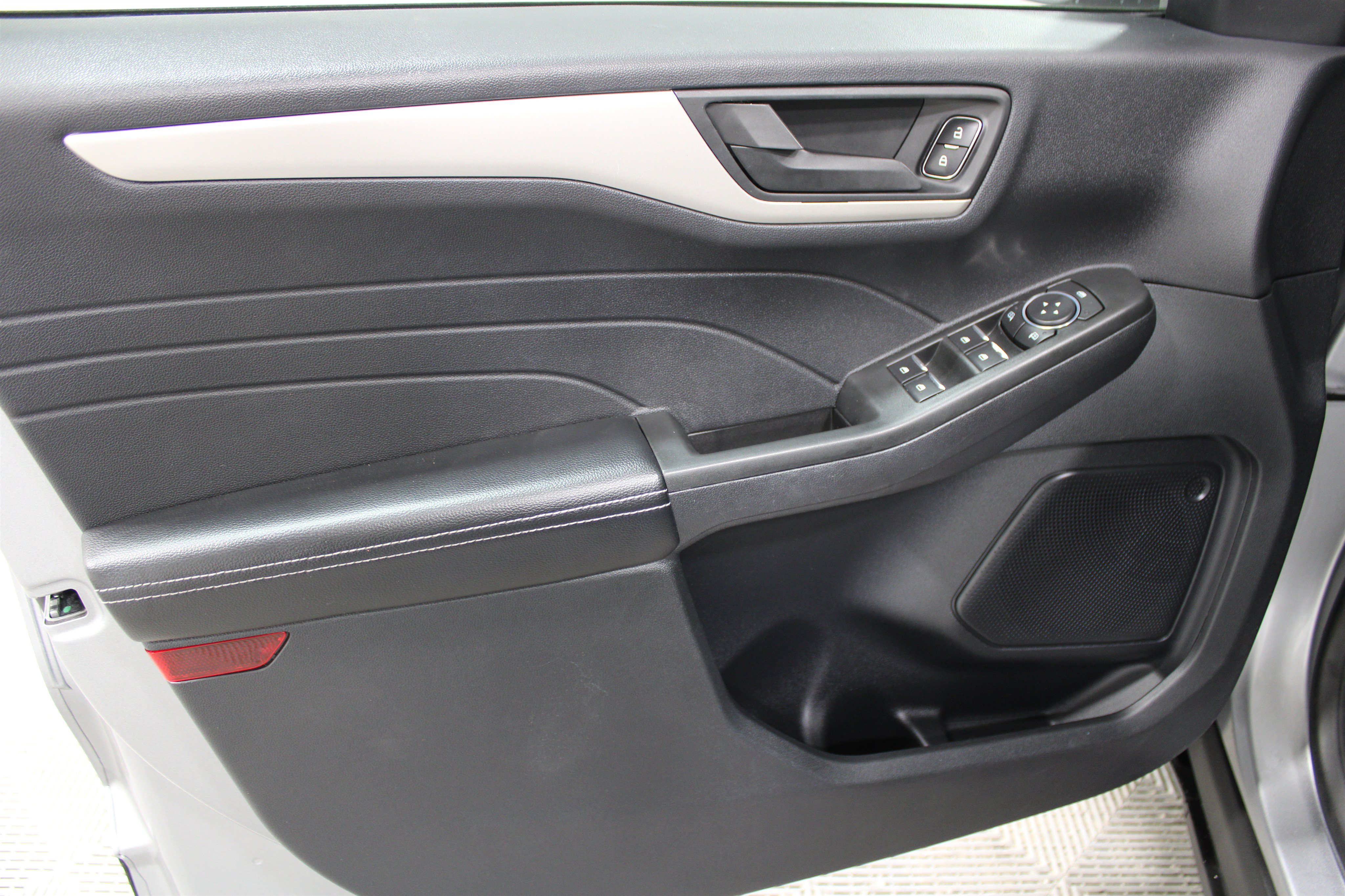 Used 2022 Ford Escape SE w/ Convenience Package AWD/4WD image 6