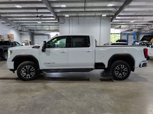 Used 2023 GMC Sierra 2500 AT4 w/ AT4 Preferred Package AWD/4WD image 5