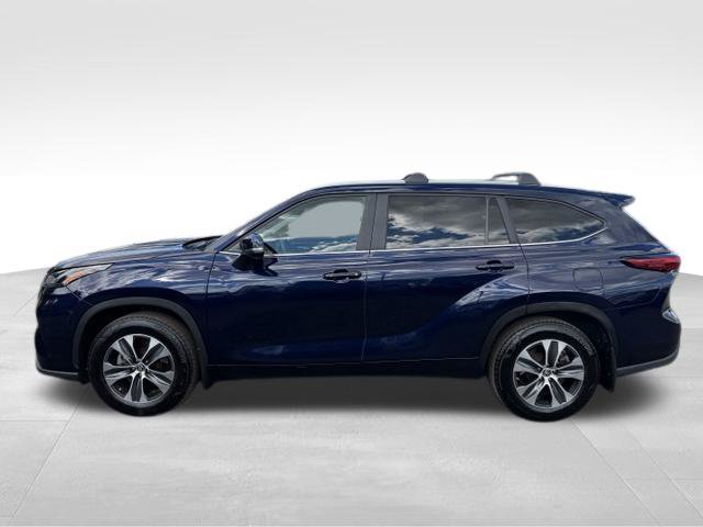 Used 2023 Toyota Highlander XLE AWD/4WD image 4