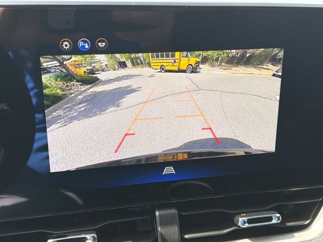 Used 2026 Chevrolet Equinox LT AWD/4WD image 23