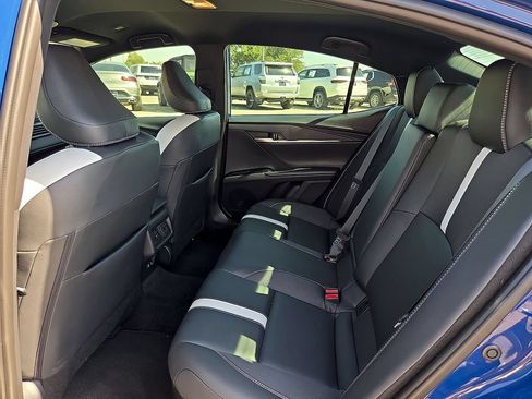 Used 2026 Toyota Camry SE w/ Convenience Package FWD image 13