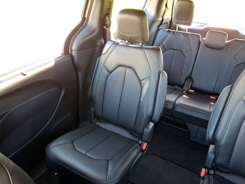 New 2026 Chrysler Pacifica Select w/ S Appearance Package FWD image 12