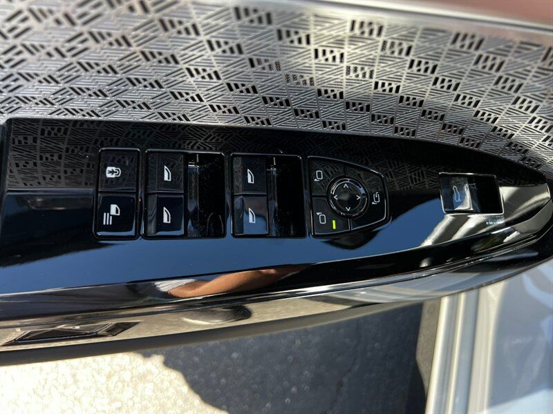 Used 2024 BMW i7 M70 AWD/4WD image 32