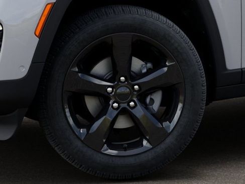 New 2025 Jeep Grand Cherokee Limited w/ Luxury Tech Group II image 8