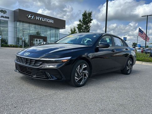 Certified 2025 Hyundai Elantra SEL FWD image 1