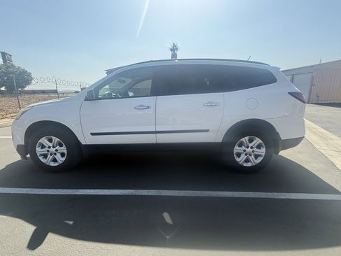 Used 2015 Chevrolet Traverse LS image 1