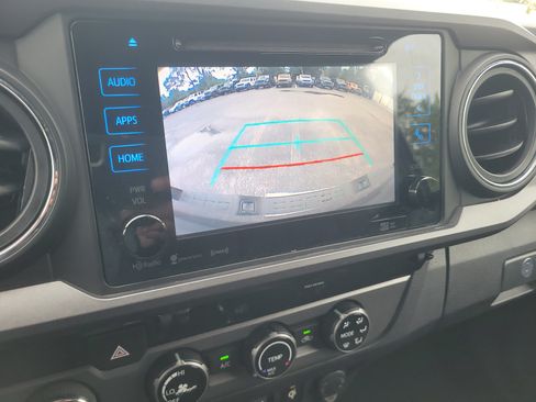 Used 2018 Toyota Tacoma TRD Off-Road w/ Technology Package AWD/4WD image 21