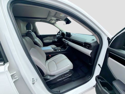 Used 2025 Honda Pilot Touring image 29