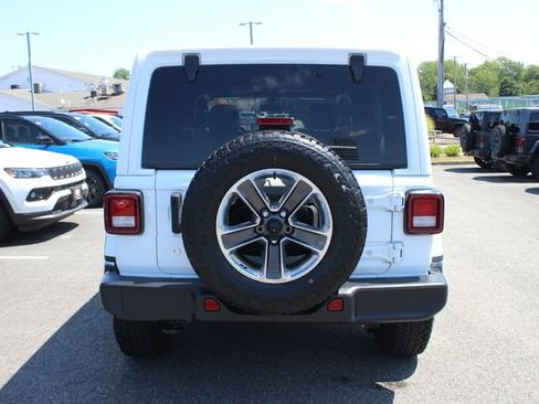 Used 2018 Jeep Wrangler Unlimited Sahara w/ Dual Top Group AWD/4WD image 27