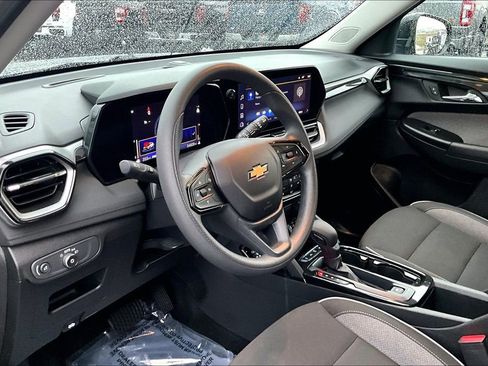 Used 2025 Chevrolet TrailBlazer LT image 14
