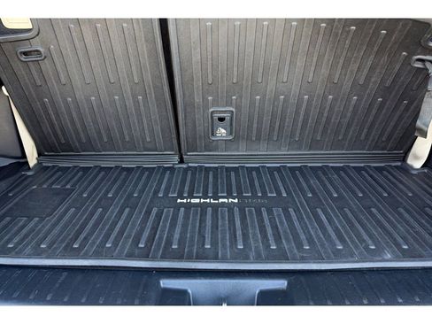 Used 2021 Toyota Highlander XLE AWD/4WD image 18