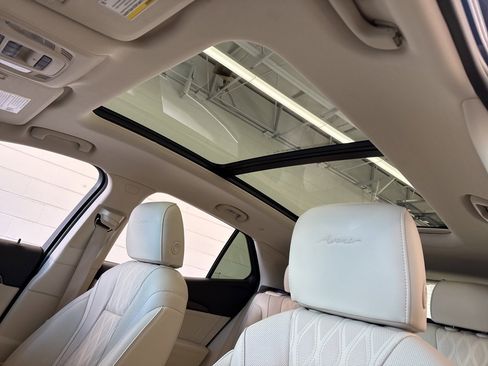 Used 2022 Buick Envision Avenir w/ Technology Package II image 16