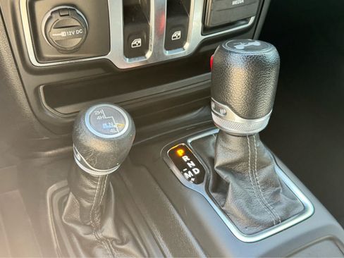 Used 2024 Jeep Wrangler Sport AWD/4WD image 37