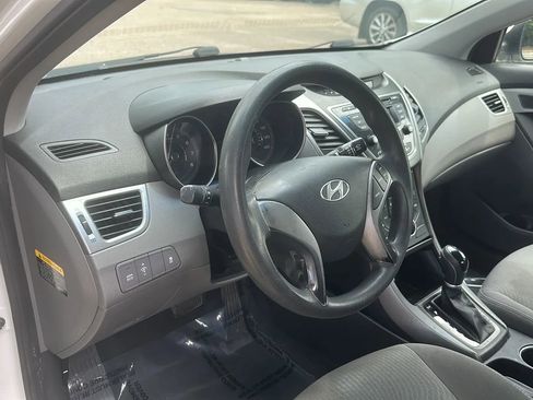 Used 2014 Hyundai Elantra SE FWD image 12