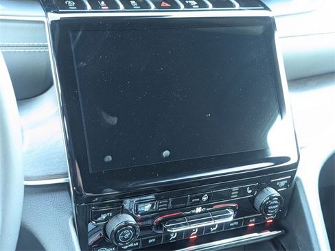 New 2025 Jeep Grand Cherokee Limited image 15