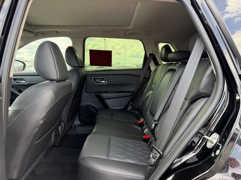 Used 2024 Nissan Rogue Platinum image 16