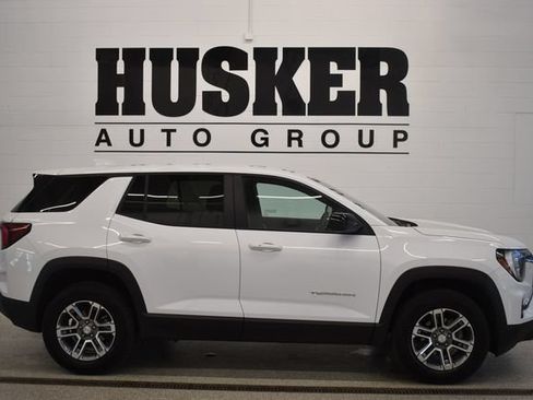 Used 2025 GMC Terrain Elevation AWD/4WD image 2