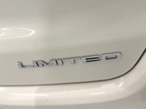 Used 2018 Jeep Compass Limited w/ Navigation Group AWD/4WD image 9